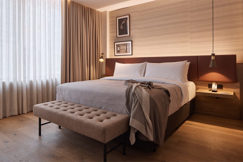 Rydges Melbourne Hotel_Accessible King Room_Bedroom
