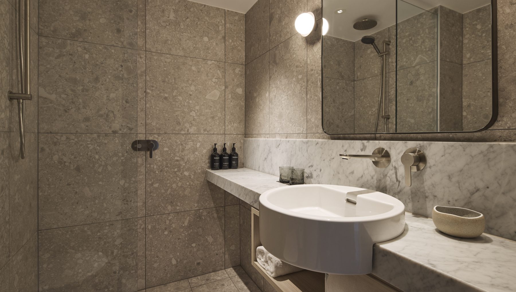Rydges Melbourne Hotel_Rydges Deluxe King Room_Bathroom