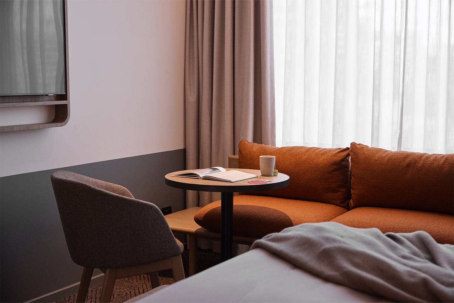 Rydges Melbourne Hotel_Superior King Room_Working Space