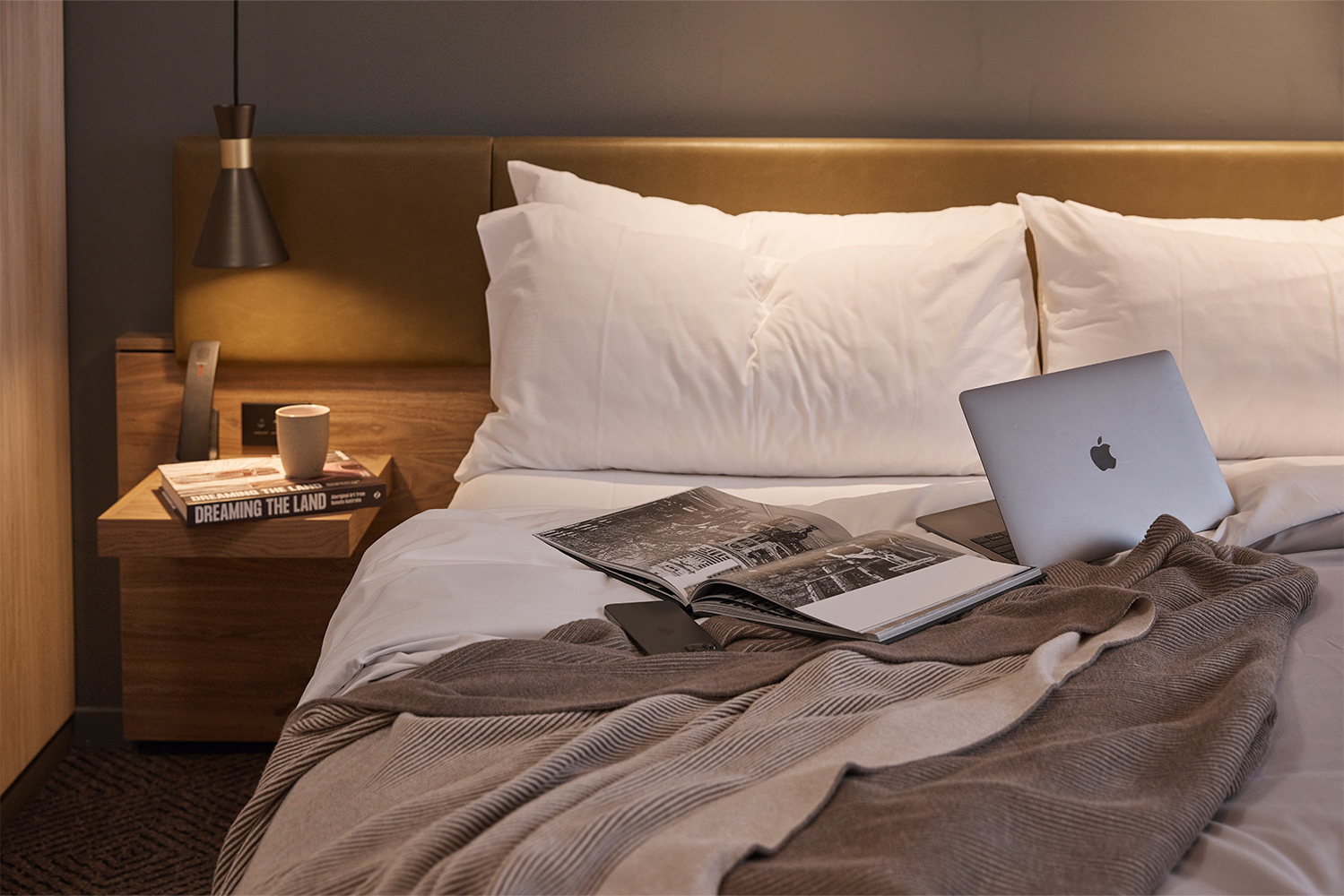 Rydges Melbourne Hotel_Superior King Room_Bedroom