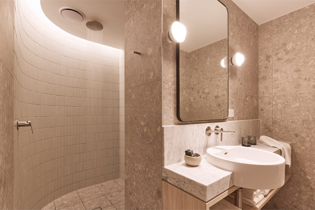 Rydges Melbourne Hotel_Superior King Room_Bathroom