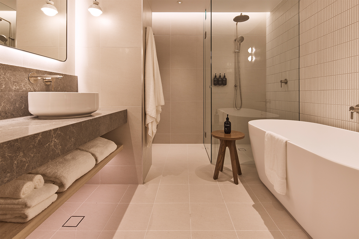Rydges Melbourne Hotel_Rydges Twin King Suite_Bathroom