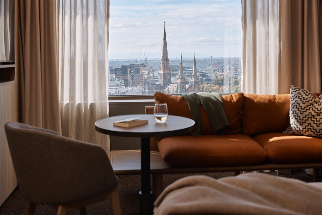 Rydges Melbourne_Deluxe Corner King Room View