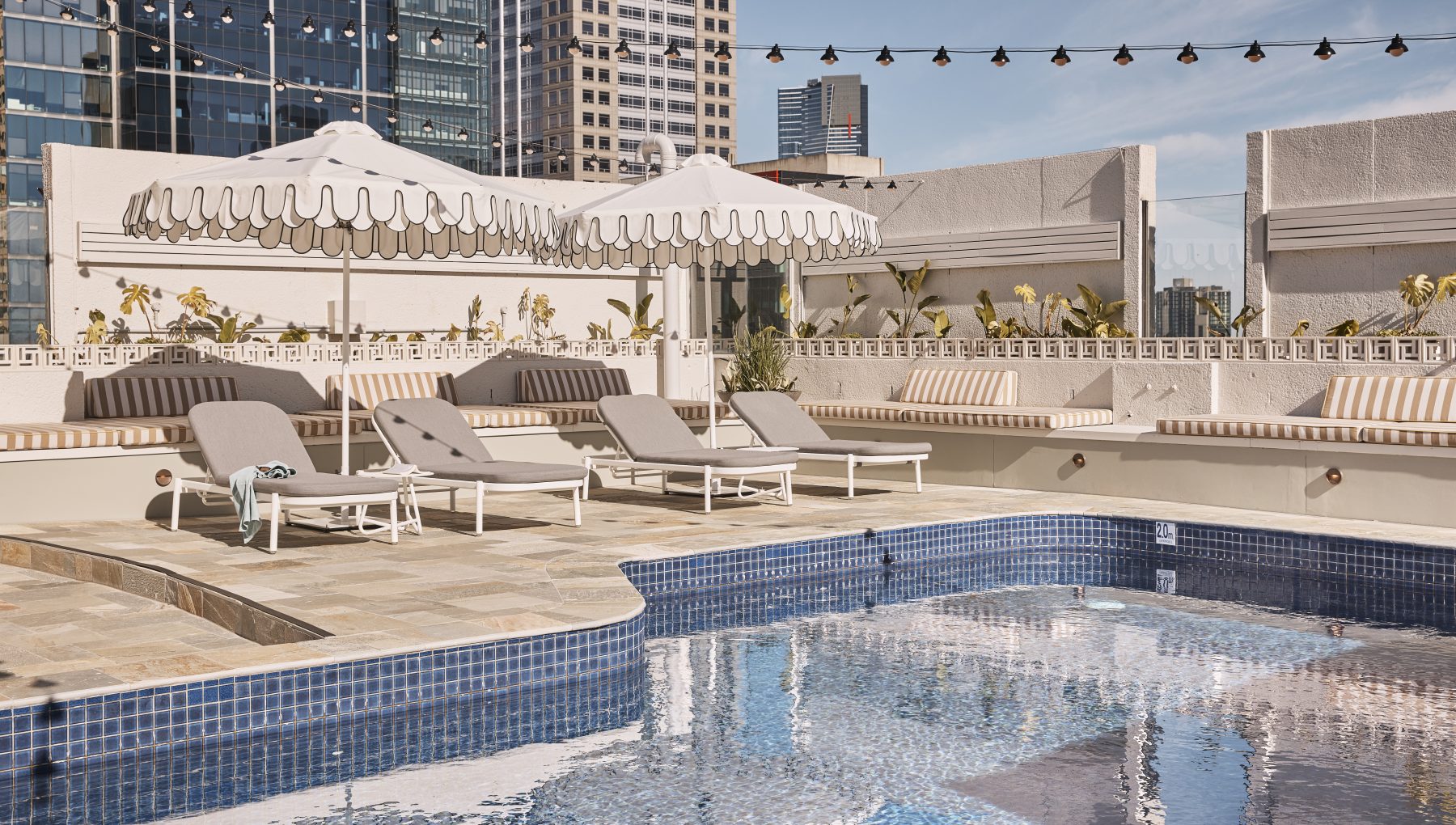 Rydges Melbourne_Rooftop Pool