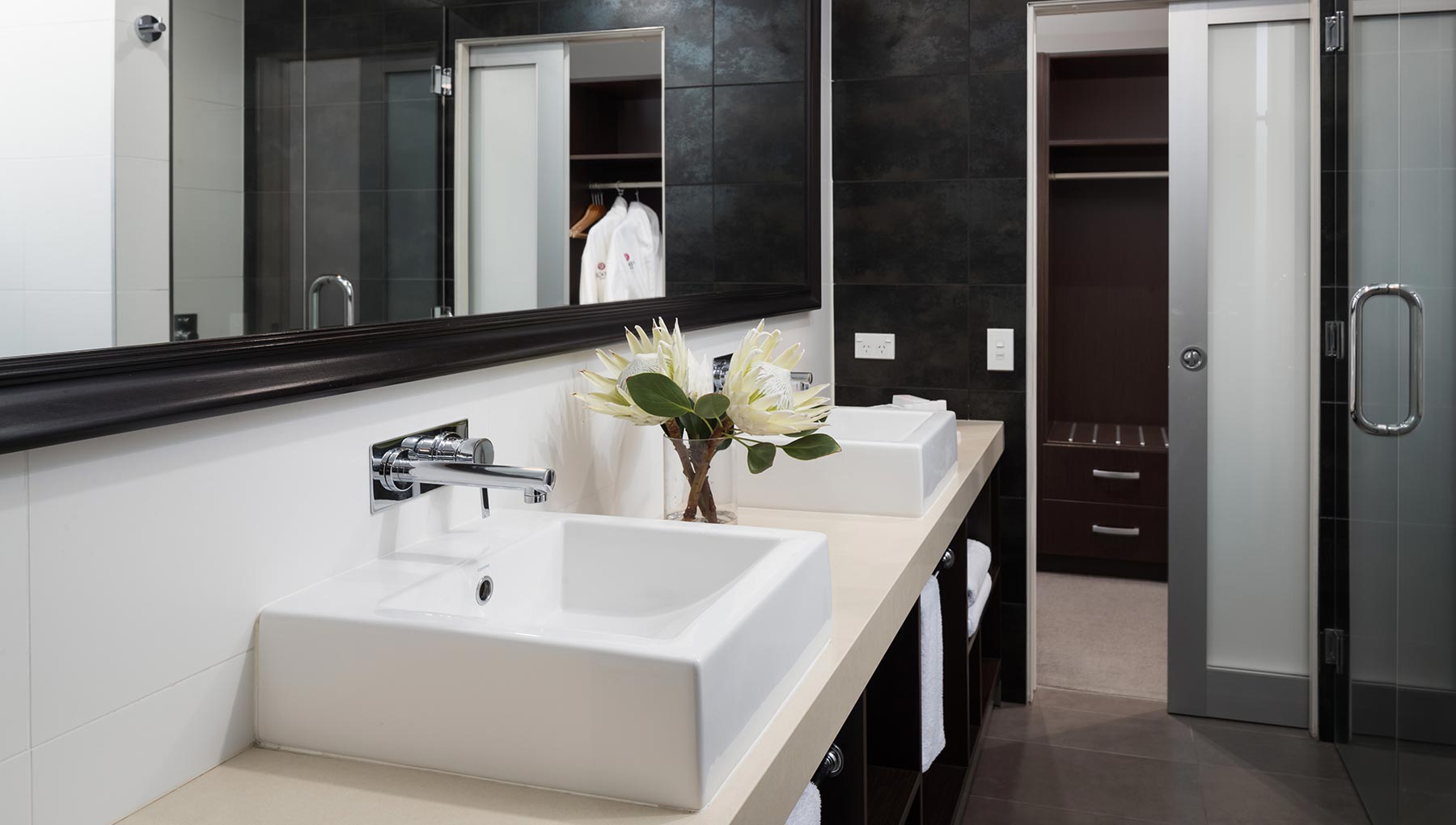 Rydges Auckland Executive King Suite Bathroom
