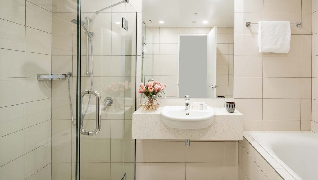 Rydges Latimer Christchurch Hotel Premier Exclusive Bathroom