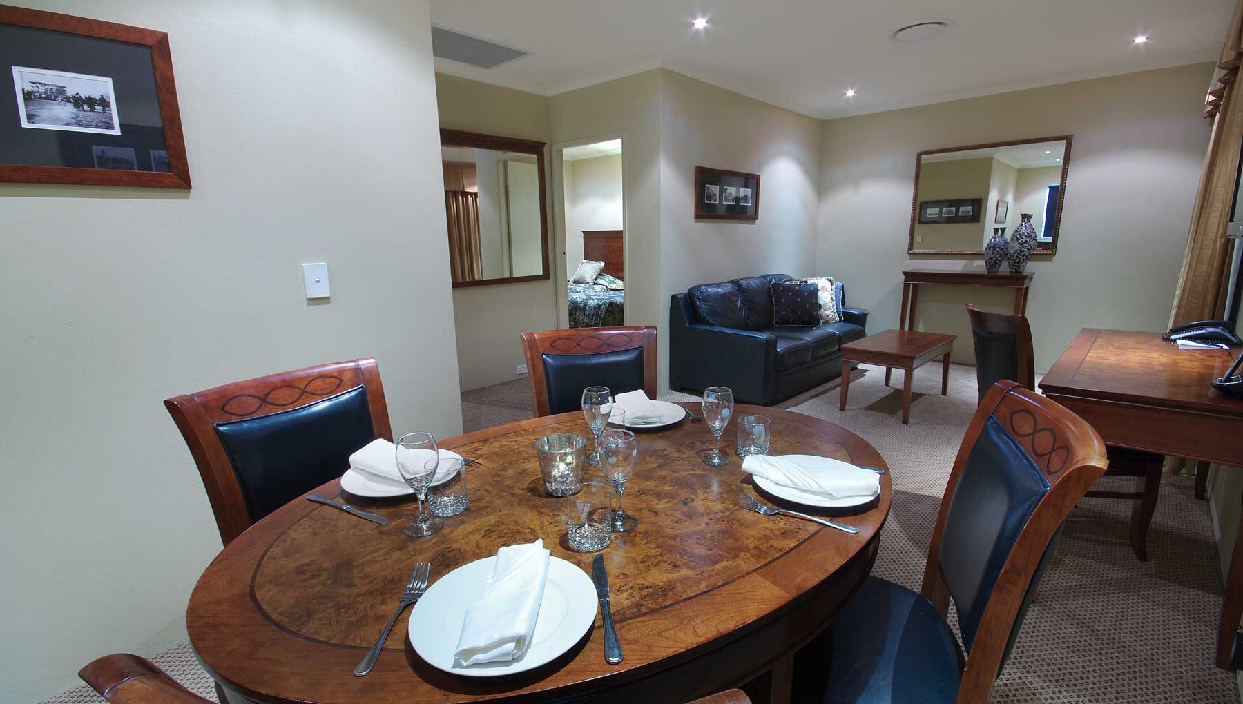 2 Room Family Suite - Dining Area - Rydges Armidale