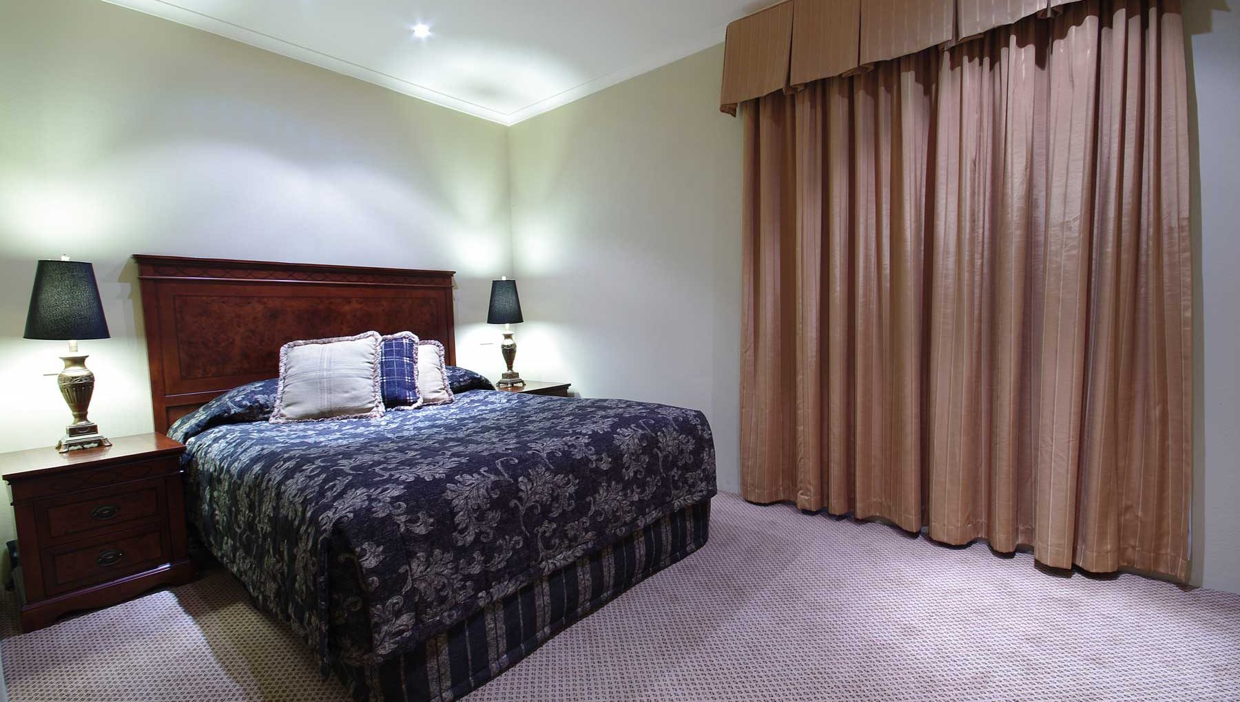 2 Room Family Suite - Main Bedroom - Rydges Armidale