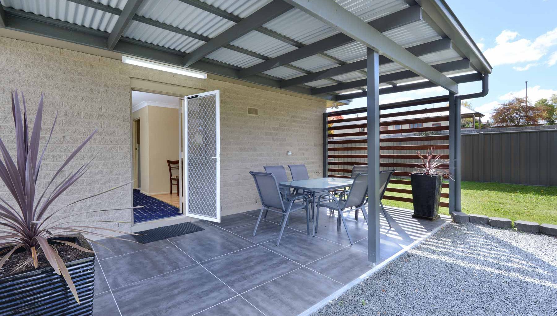 Cottage Back - Outdoors Seating - Rydges Armidale