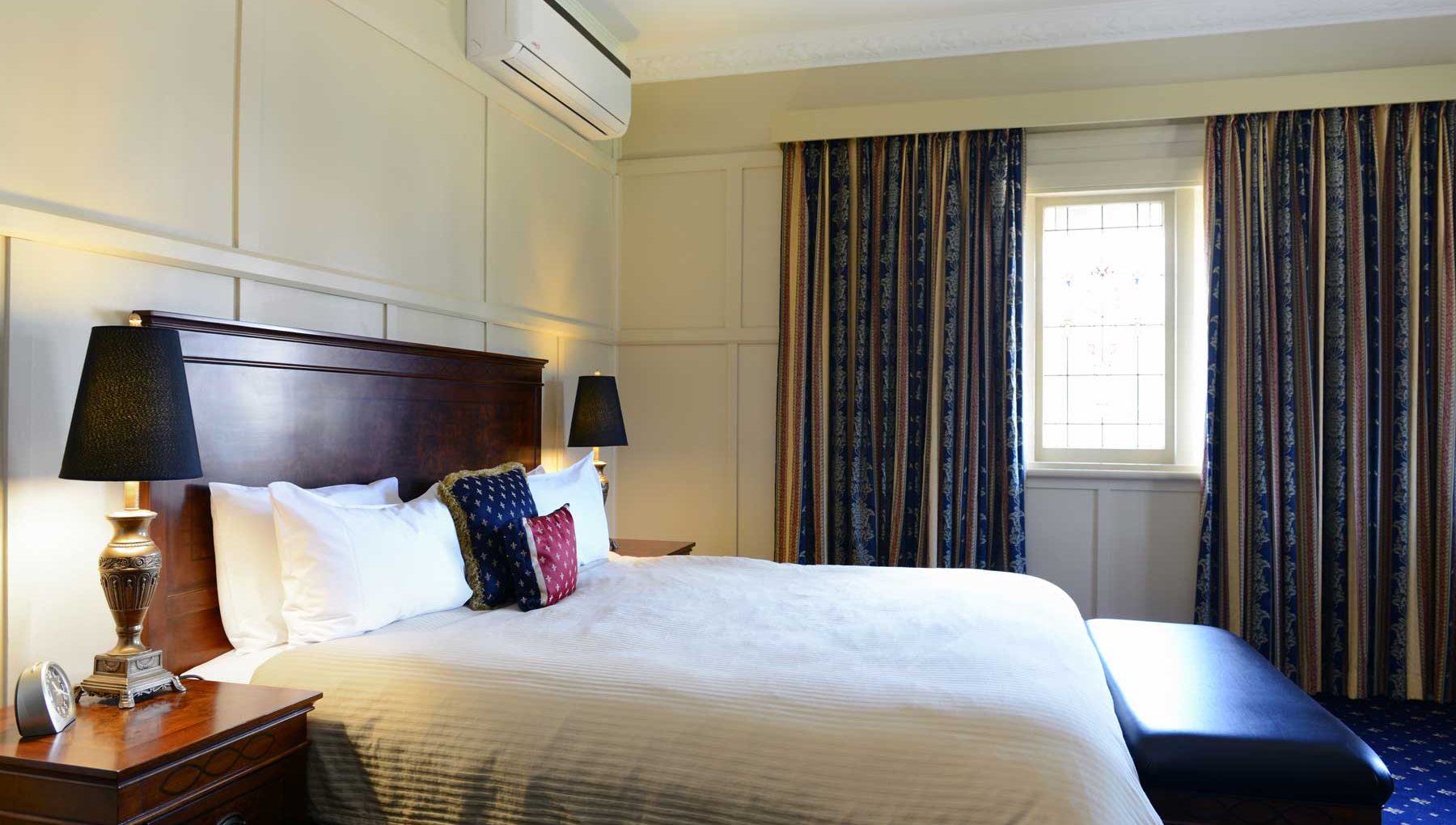 Cottage Front - Main Bedroom - Powerhouse Hotel Armidale