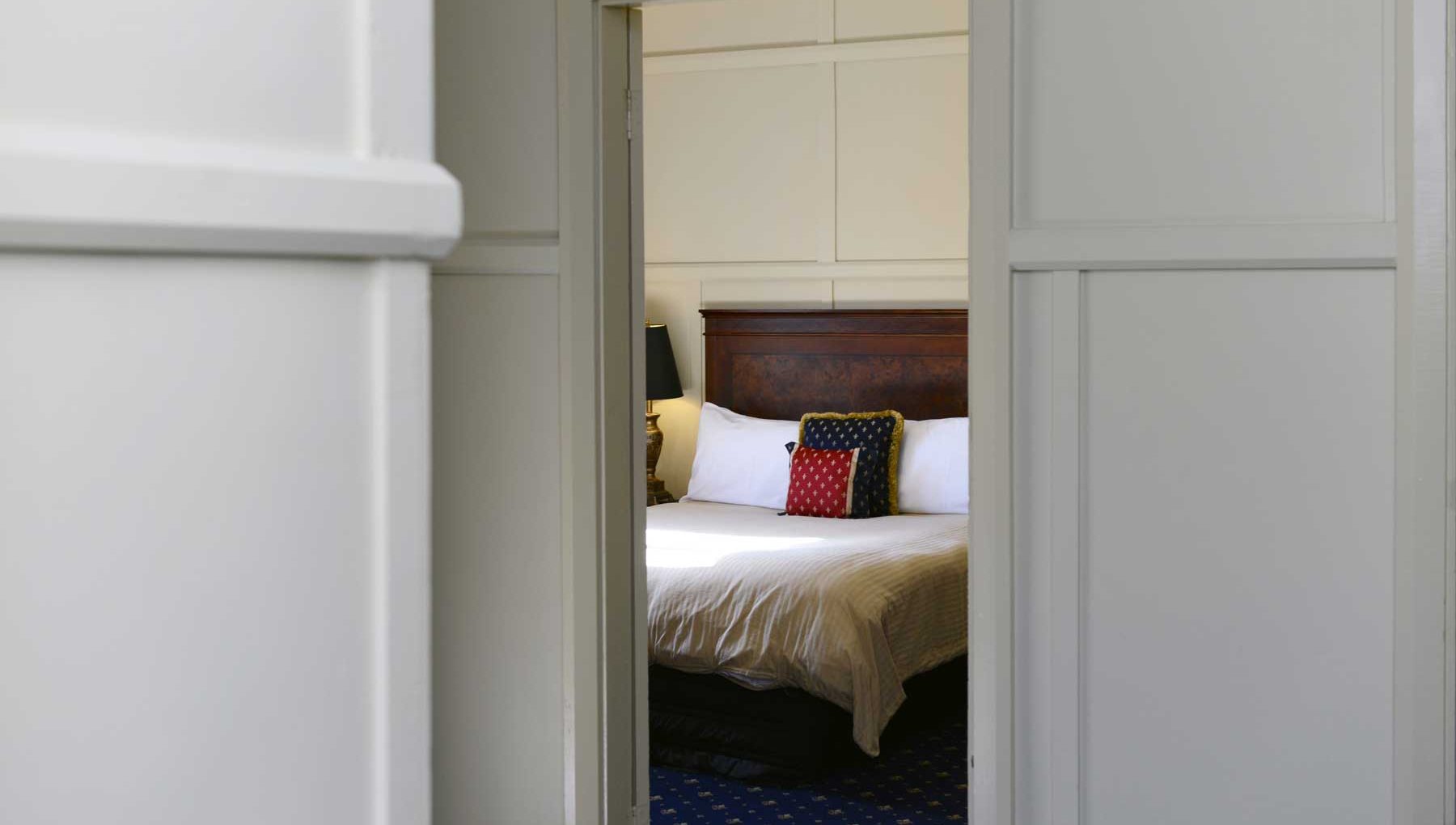 Cottage Front - Secondary Bedroom - Powerhouse Hotel Armidale