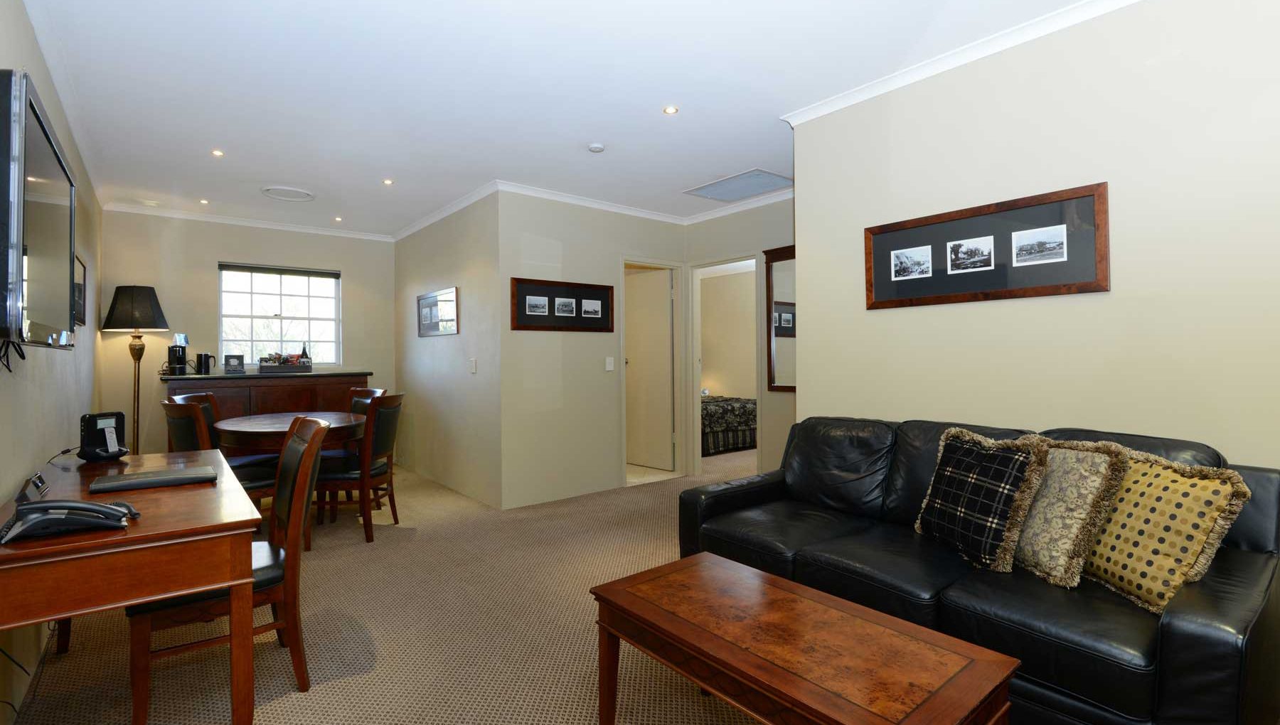 Executive King Spa Suite - Living Room - Rydges Armidale