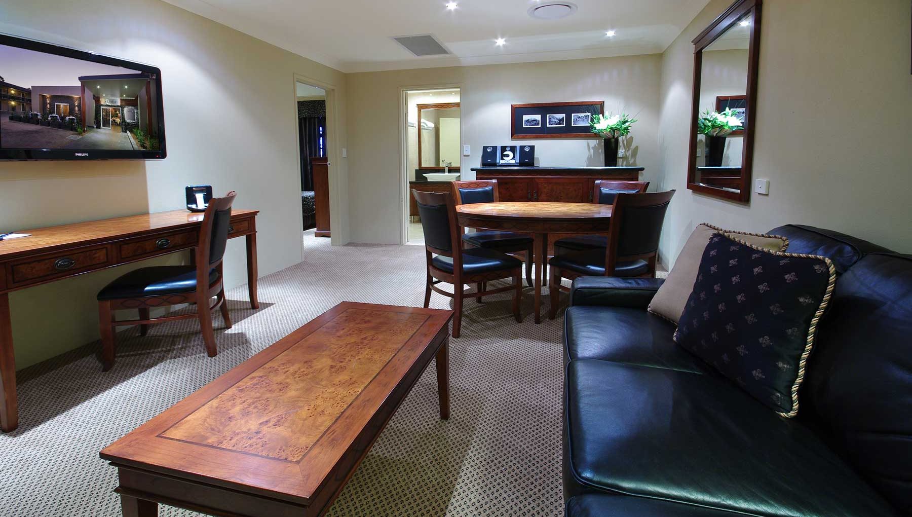 Executive King Suite - Living Room 2 - Rydges ArmidaleArmidale