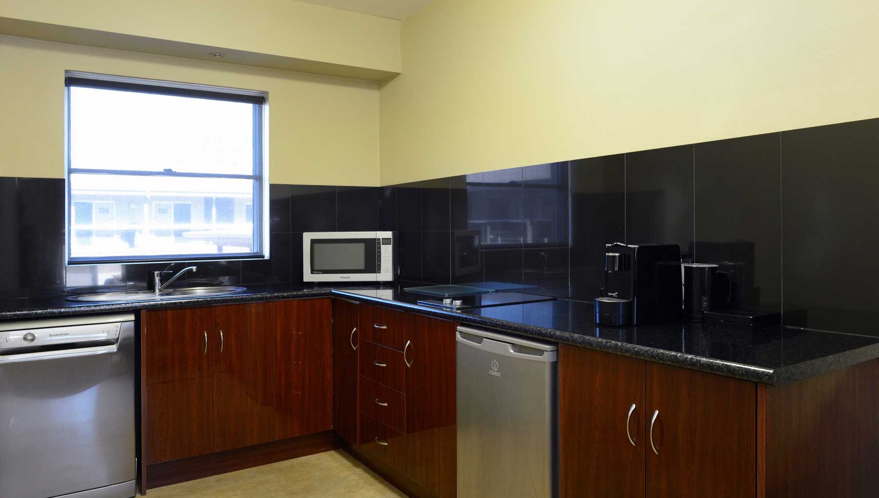 Kitchen Suite - Kitchen - Rydges Armidale