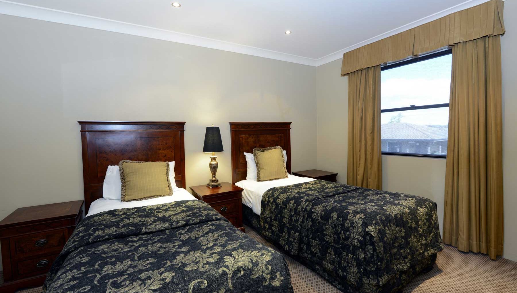 Kitchen Suite - Twin Bedroom - Rydges Armidale