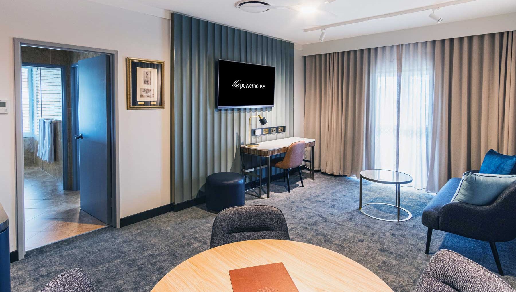 Powerhouse King Suite - Living Room