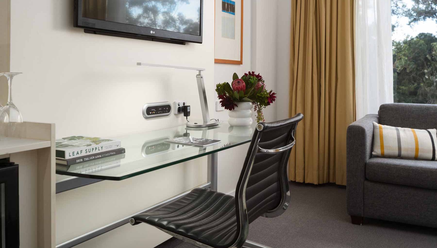 Superior Queen Room - Study - Rydges Bankstown