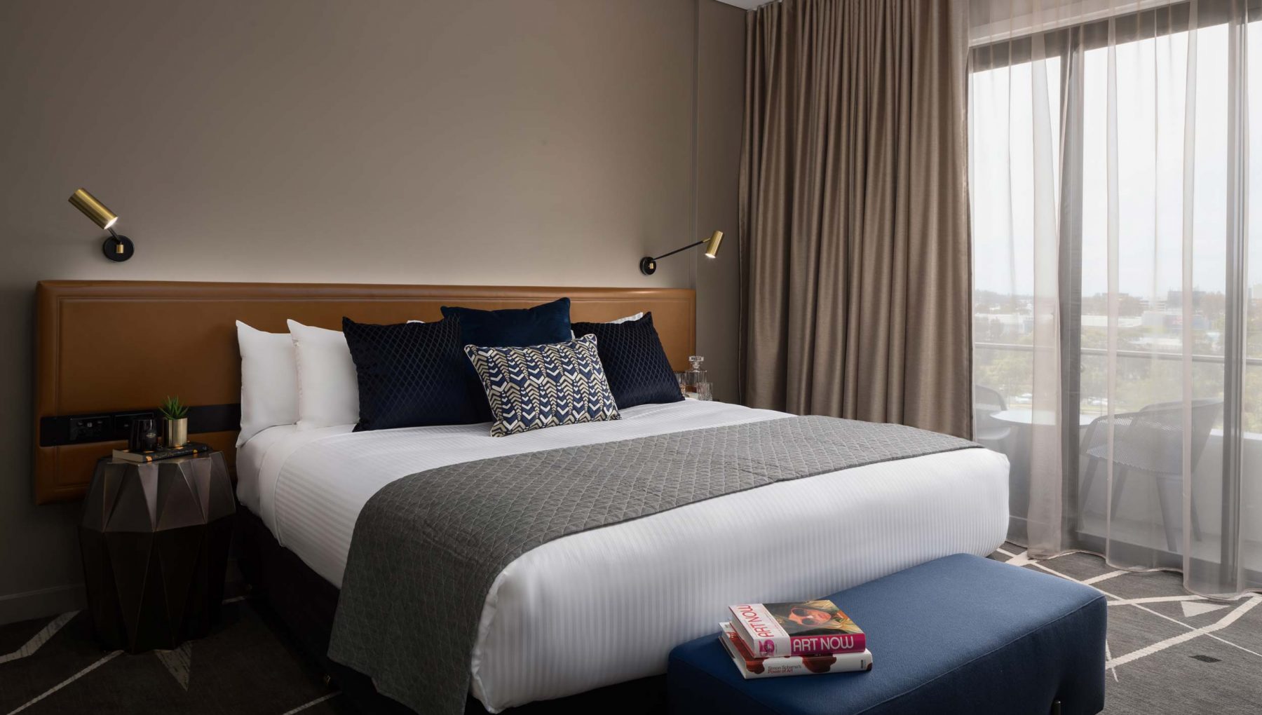 Rydges Campbelltown - 1 Bedroom Apartment - King Size Bed
