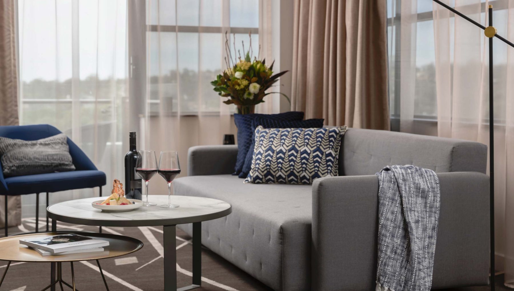 Rydges Campbelltown - 1 Bedroom Apartment - Living Room