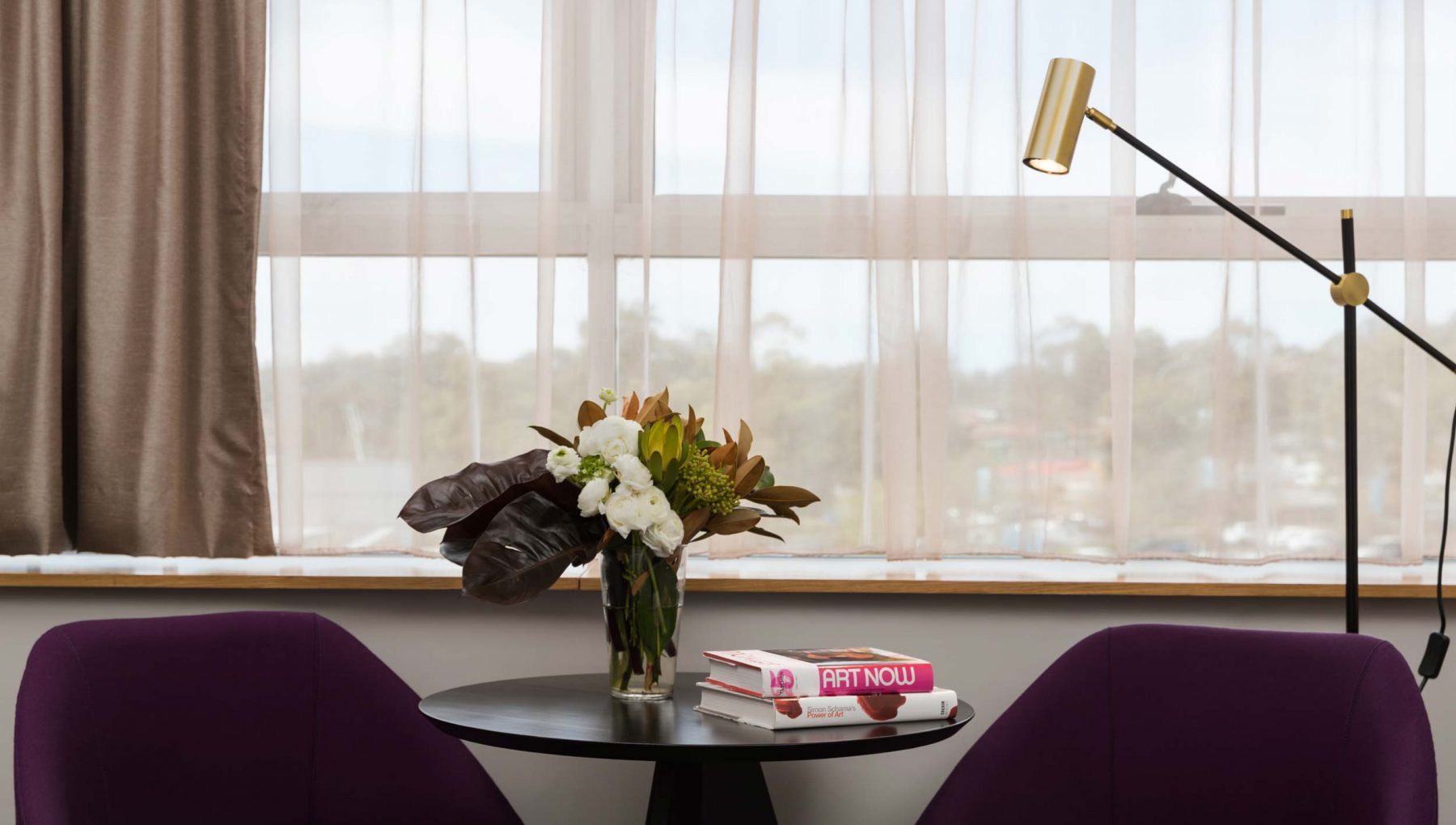 Rydges Campbelltown - Executive King Room - Reading Corner