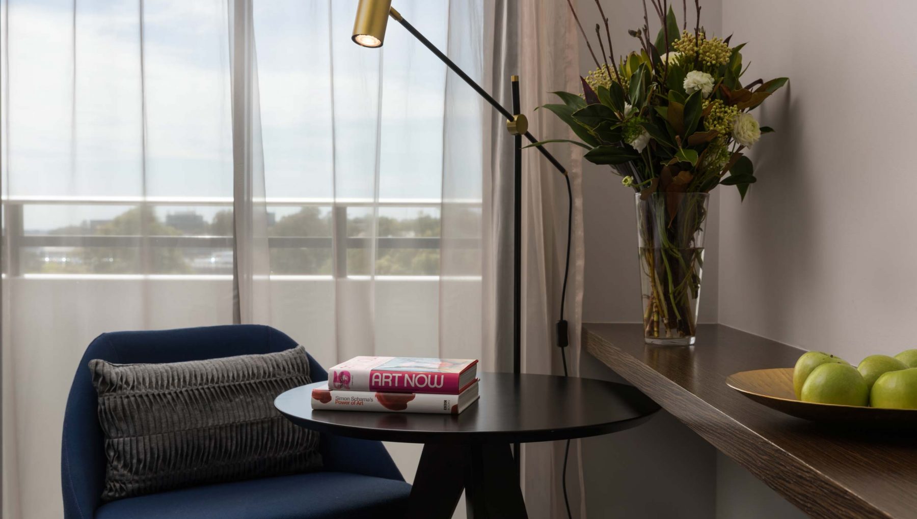 Rydges Campbelltown - Executive Spa Room - Reading Corner