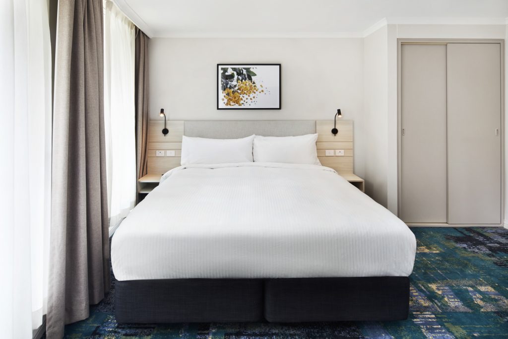 Superior One Bedroom Apartment - Image 2