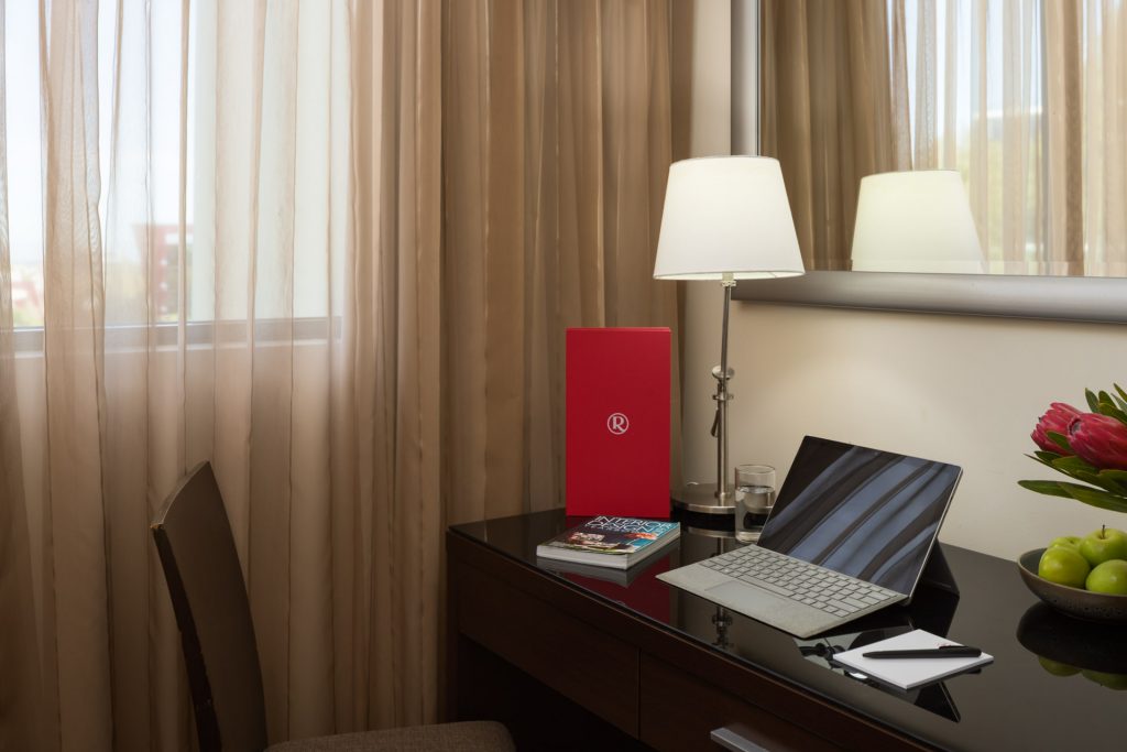 Rydges King Room - Image 3