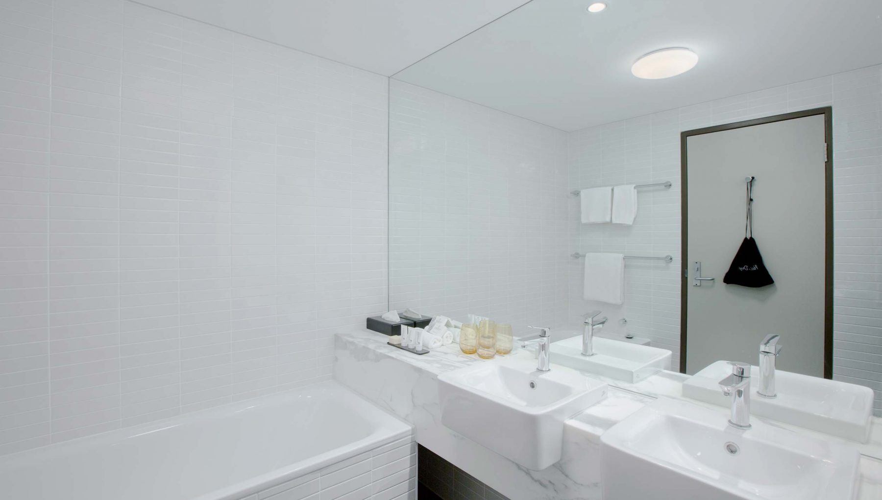 Rydges Parramatta - Panorama Suite - Bathroom