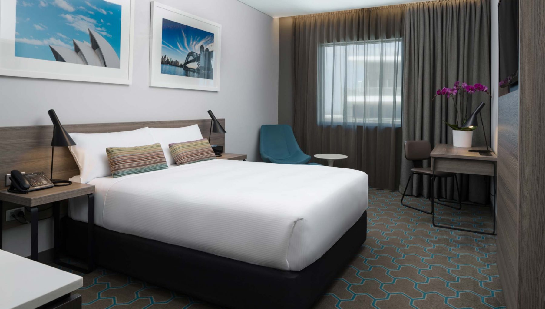 Rydges Sydney Airport - Superior Queen Room - Bed