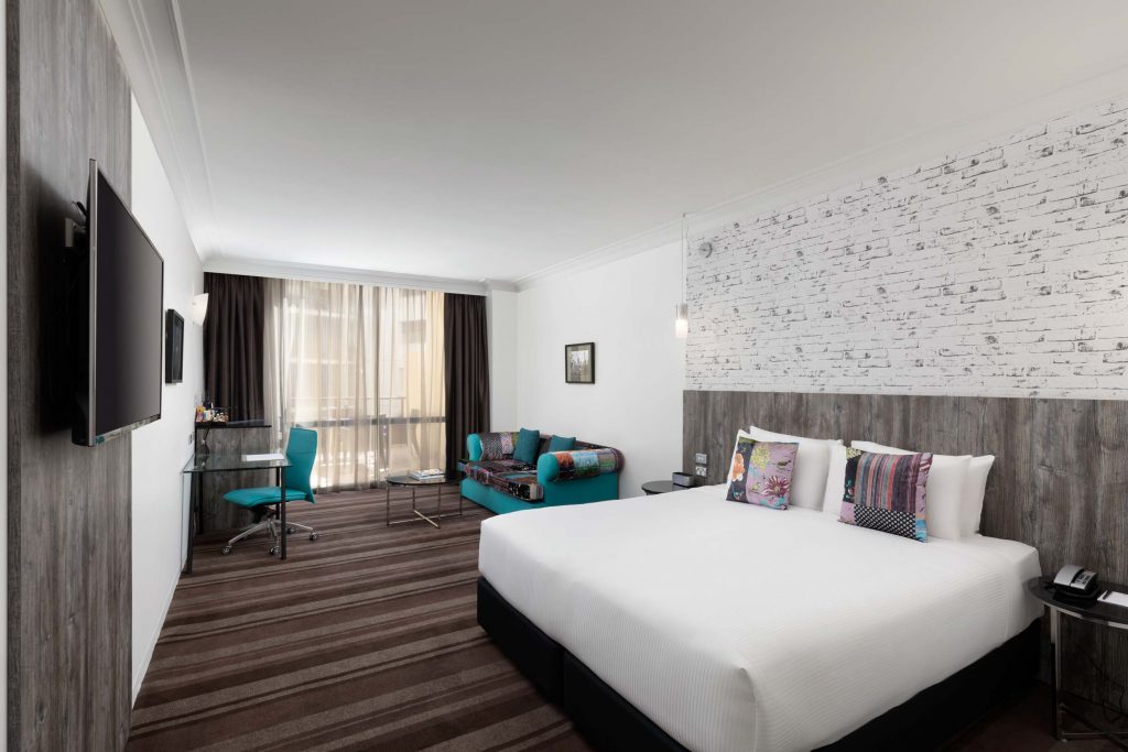 Rydges Sydney Central - Balcony Room - Bed