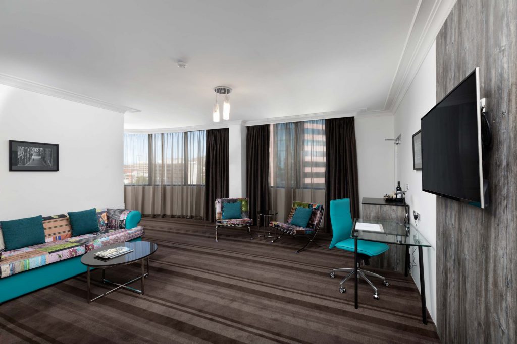 Rydges Sydney Central - Executives Suites - Living Room