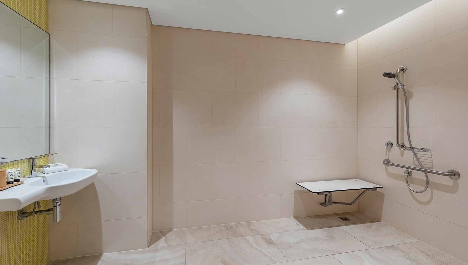 Accessible Room - Accessible Bathroom - The Tank Stream hotel
